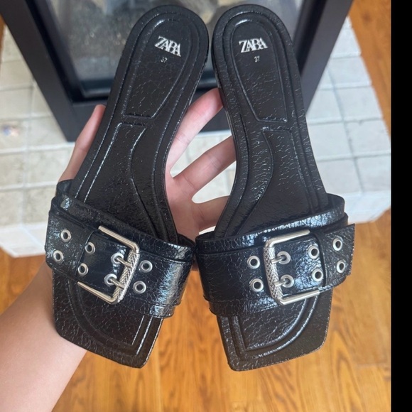 Zara Black Chunk Grommet Hardware Slip On Slides Size 6.5 - Picture 5 of 5